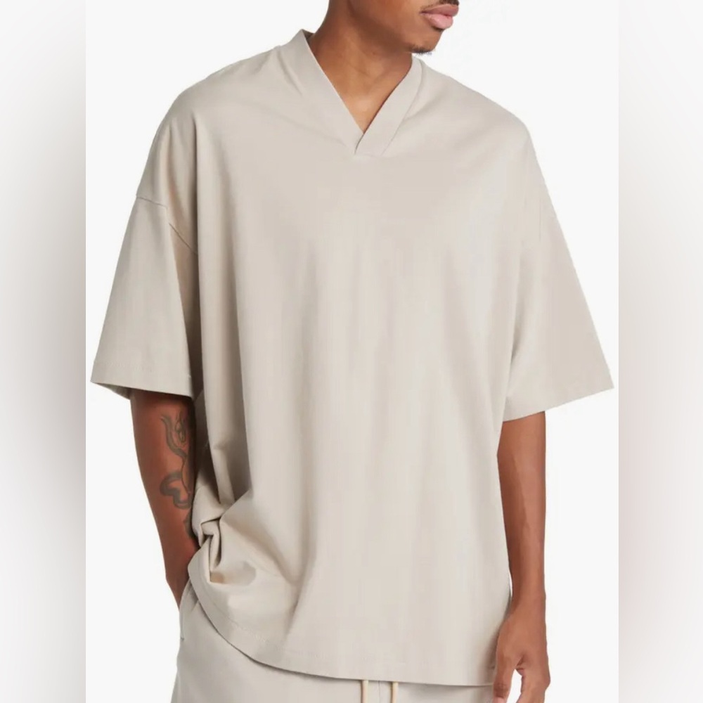 Fear Of God ESSENTIALS V Neck tee silver cloud grey brand new ds - Picture 4 of 4